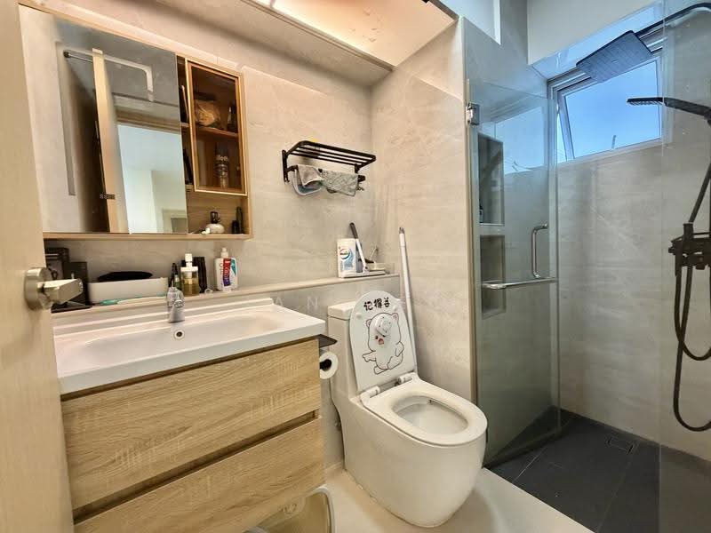 383 Bukit Batok West Avenue 5, 383 Bukit Batok West Avenue 5, Dairy Farm / Bukit Panjang / Choa Chu Kang, 3 Bedrooms, 926 sqft, HDB Flat For Sale, by Ian Teo, 500276274 - Bathroom - PropertyGuru.com.sg