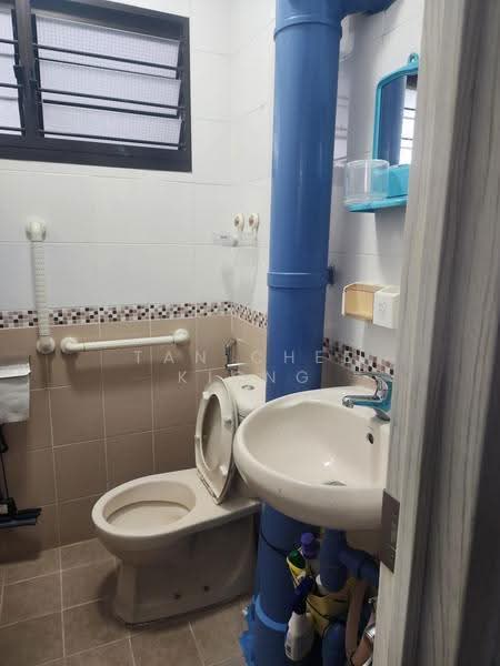 739 Yishun Avenue 5, 739 Yishun Avenue 5, Sembawang / Yishun, Room Rental, 150 sqft, HDB Flat For Rent, by Tan Chee Kiong, 500276278 - Bathroom - PropertyGuru.com.sg