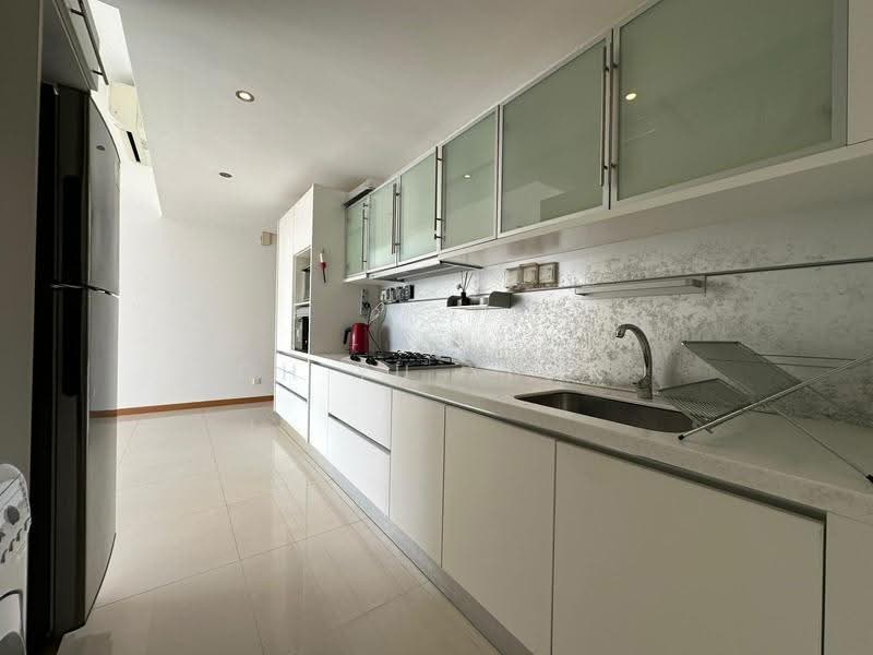 Leonie Suites, 21 Leonie Hill, Orchard / River Valley, 2 Bedrooms, 936 sqft, Apartment For Sale, by Oh Yu Xuan, 500276284 - Kitchen - PropertyGuru.com.sg