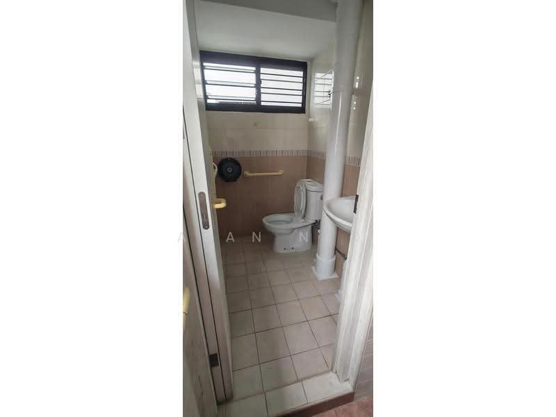 603 Ang Mo Kio Avenue 5, 603 Ang Mo Kio Avenue 5, Ang Mo Kio / Bishan / Thomson, 2 Bedrooms, 872 sqft, HDB Flat For Rent, by Alan Neo, 500276286 - Bathroom - PropertyGuru.com.sg