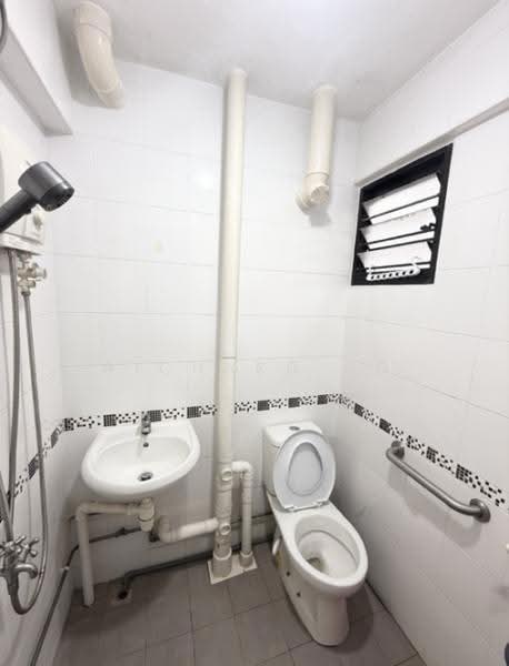 20 Saint George's Road, 20 Saint George's Road, Balestier / Toa Payoh, 2 Bedrooms, 721 sqft, HDB Flat For Rent, by Richard Ho, 500276287 - Common Toilet - PropertyGuru.com.sg