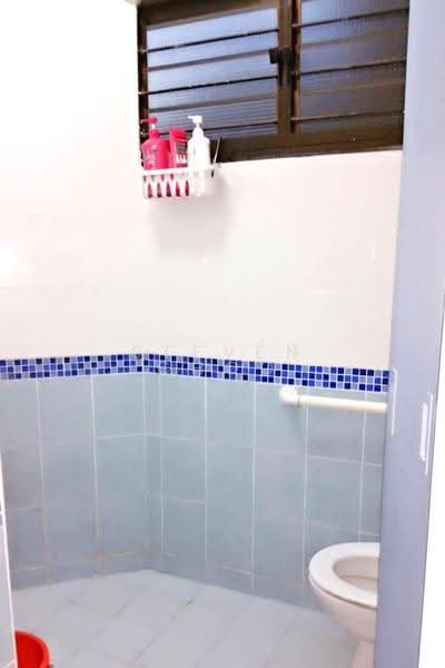 339 Jurong East Avenue 1, 339 Jurong East Avenue 1, Boon Lay / Jurong / Tuas, Room Rental, 120 sqft, HDB Flat For Rent, by Steven Choo, 500276288 - Bathroom - PropertyGuru.com.sg