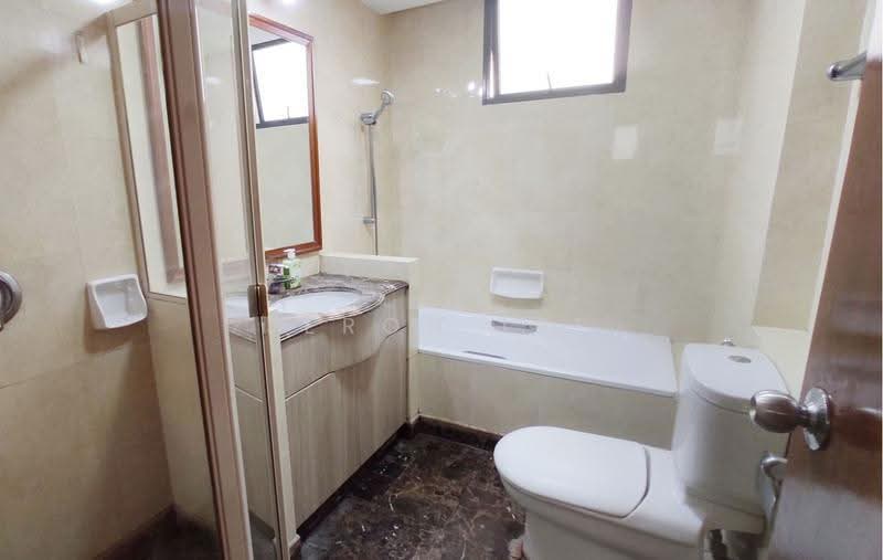 East Meadows, 34 Tanah Merah Kechil Road, Bedok / Upper East Coast, Room Rental, 165 sqft, Condominium For Rent, by Jeron Lee, 500276289 - Bathroom - PropertyGuru.com.sg