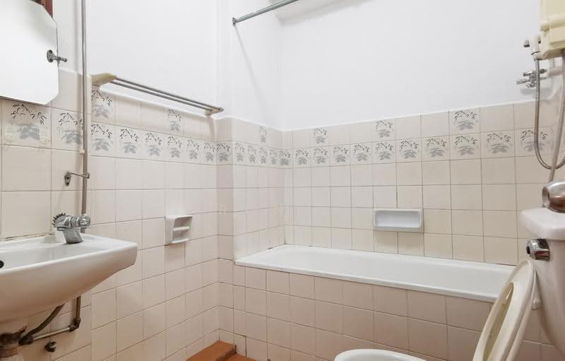 Thomson Grove, 590 Yio Chu Kang Road, Mandai / Upper Thomson, Room Rental, 165 sqft, Condominium For Rent, by Jeron Lee, 500276290 - Bathroom - PropertyGuru.com.sg