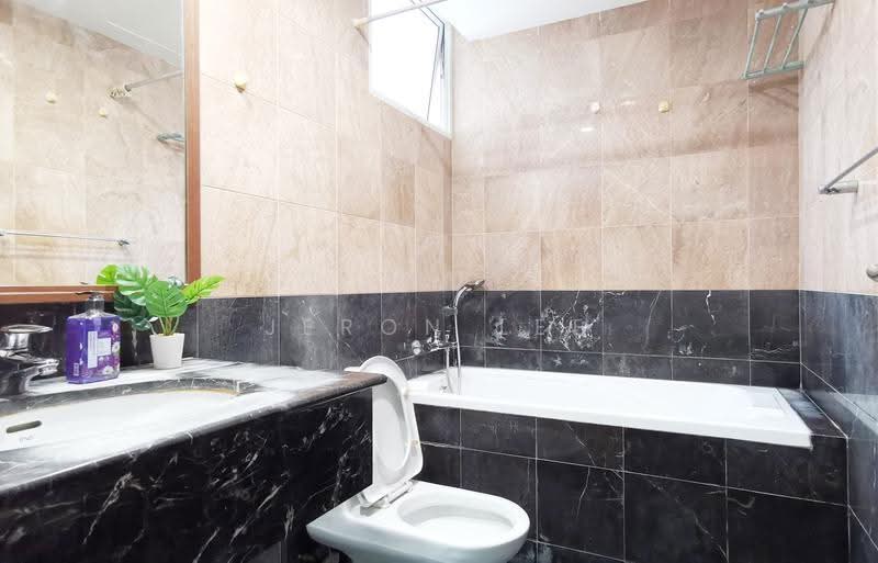 Alessandrea, 31 Alexandra Road, Alexandra / Commonwealth, Room Rental, 165 sqft, Apartment For Rent, by Jeron Lee, 500276293 - Bathroom - PropertyGuru.com.sg
