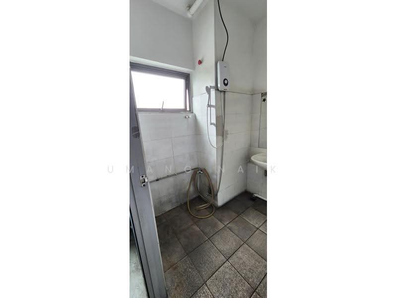 Premier @ Kaki Bukit, 8 Kaki Bukit Avenue 4, Eunos / Geylang / Paya Lebar, 3,078 sqft, Factory / Workshop (B2) For Rent, by Umang Naik, 500276308 - Bathroom - CommercialGuru.com.sg