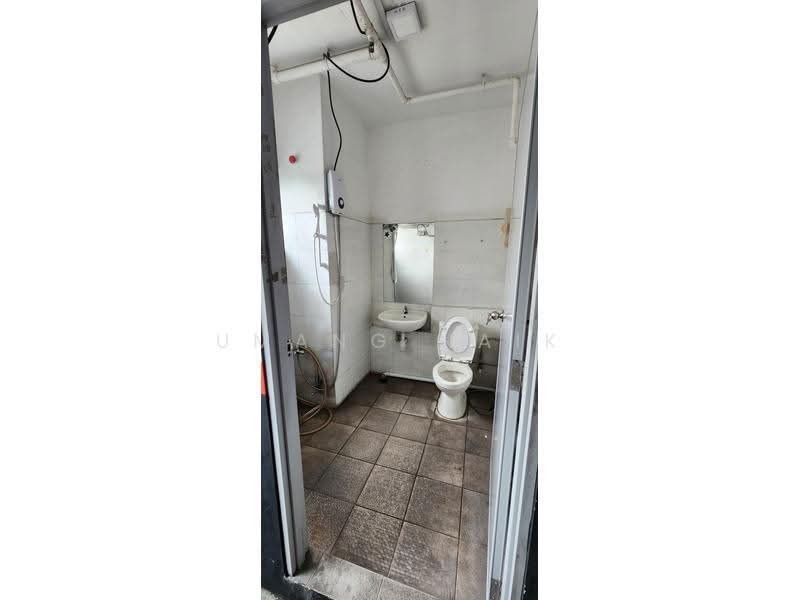 Premier @ Kaki Bukit, 8 Kaki Bukit Avenue 4, Eunos / Geylang / Paya Lebar, 3,078 sqft, Factory / Workshop (B2) For Rent, by Umang Naik, 500276308 - Bathroom - CommercialGuru.com.sg