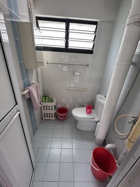 290 Tampines Street 22, 290 Tampines Street 22, Pasir Ris / Tampines, 2 Bedrooms, 721 sqft, HDB Flat For Sale, by Clarence Chang, 500276313 - Bathroom - PropertyGuru.com.sg
