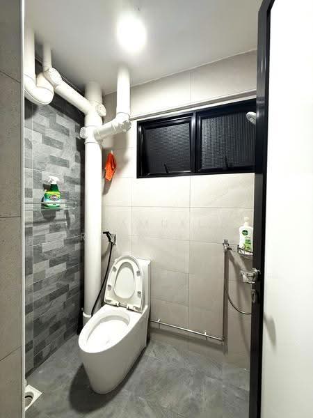108 Woodlands Street 13, 108 Woodlands Street 13, Admiralty / Woodlands, 3 Bedrooms, 1,001 sqft, HDB Flat For Sale, by Samuel Prakash S/O Joseph Asirvatham, 500276316 - Bathroom - PropertyGuru.com.sg