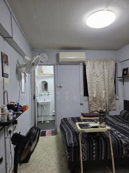17 Hougang Avenue 3, 17 Hougang Avenue 3, Hougang / Punggol / Sengkang, Room Rental, 130 sqft, HDB Flat For Rent, by Nicholas John, 500276324 - Bedroom - PropertyGuru.com.sg