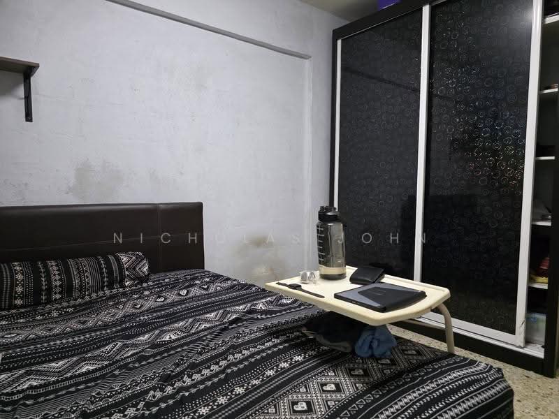 17 Hougang Avenue 3, 17 Hougang Avenue 3, Hougang / Punggol / Sengkang, Room Rental, 130 sqft, HDB Flat For Rent, by Nicholas John, 500276324 - Bedroom - PropertyGuru.com.sg