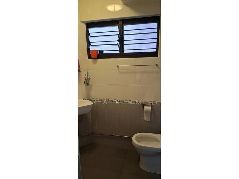 330 Jurong East Avenue 1, 330 Jurong East Avenue 1, Boon Lay / Jurong / Tuas, Room Rental, 100 sqft, HDB Flat For Rent, by Ram K, 500276330 - Bathroom - PropertyGuru.com.sg