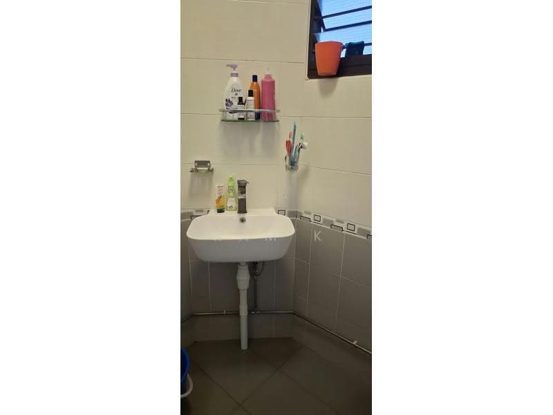 330 Jurong East Avenue 1, 330 Jurong East Avenue 1, Boon Lay / Jurong / Tuas, Room Rental, 100 sqft, HDB Flat For Rent, by Ram K, 500276330 - Bathroom - PropertyGuru.com.sg