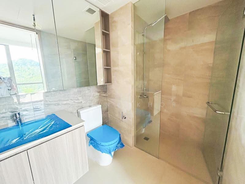 CHEAP!! 2 BED 2 BATH FOR SALE!!! QUIET AND CLOSE TO NATURE!!! GOOD CONNECTIVITY!!!, Dairy Farm / Bukit Panjang / Choa Chu Kang, 2 Bedrooms, 678 sqft, Condominium For Sale, by Eugene Khor, 500276345 - Bathroom - PropertyGuru.com.sg
