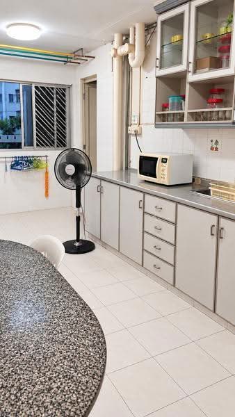 435 Ang Mo Kio Avenue 10, 435 Ang Mo Kio Avenue 10, Ang Mo Kio / Bishan / Thomson, Room Rental, 100 sqft, HDB Flat For Rent, by Nadhirah Ismail, 500276346 - Kitchen - PropertyGuru.com.sg