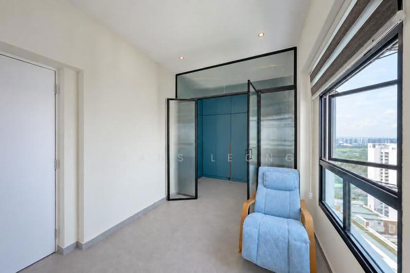 419A Northshore Drive, 419A Northshore Drive, Hougang / Punggol / Sengkang, 3 Bedrooms, 1,012 sqft, HDB Flat For Sale, by Evans Leong, 500276359 - Walk-in Wardrobe | Master bedroom - PropertyGuru.com.sg