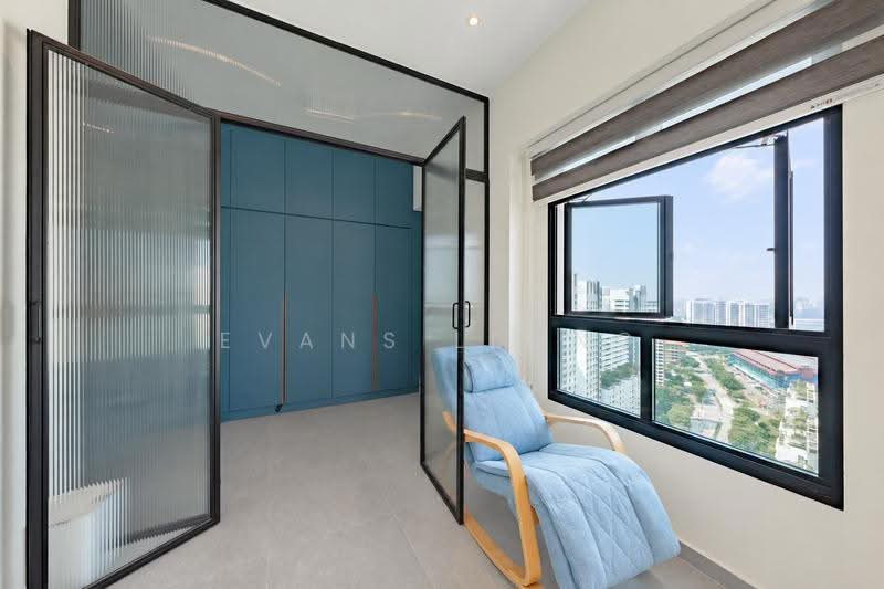 419A Northshore Drive, 419A Northshore Drive, Hougang / Punggol / Sengkang, 3 Bedrooms, 1,012 sqft, HDB Flat For Sale, by Evans Leong, 500276359 - Walk-in Wardrobe | Master bedroom - PropertyGuru.com.sg