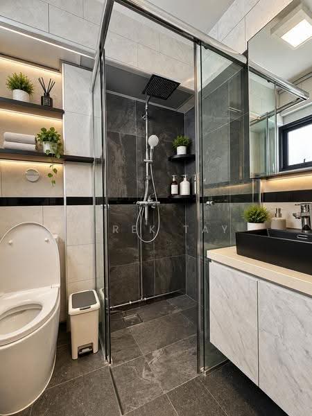 875 Yishun Street 81, 875 Yishun Street 81, Sembawang / Yishun, 3 Bedrooms, 904 sqft, HDB Flat For Sale, by Derek Tay, 500276362 - Master Ensuite Bathroom - PropertyGuru.com.sg