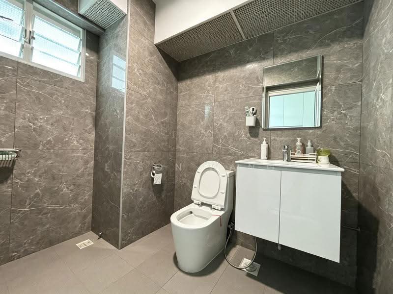 410A Fernvale Road, 410A Fernvale Road, Seletar / Yio Chu Kang, 3 Bedrooms, 1,033 sqft, HDB Flat For Sale, by Elson Wang, 500276374 - Bathroom - PropertyGuru.com.sg