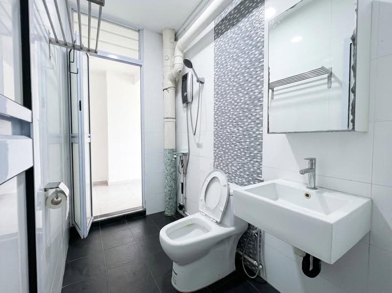 658 Woodlands Ring Road, 658 Woodlands Ring Road, Admiralty / Woodlands, 4 Bedrooms, 1,518 sqft, HDB Flat For Sale, by Jay Ng, 500276384 - Bathroom - PropertyGuru.com.sg