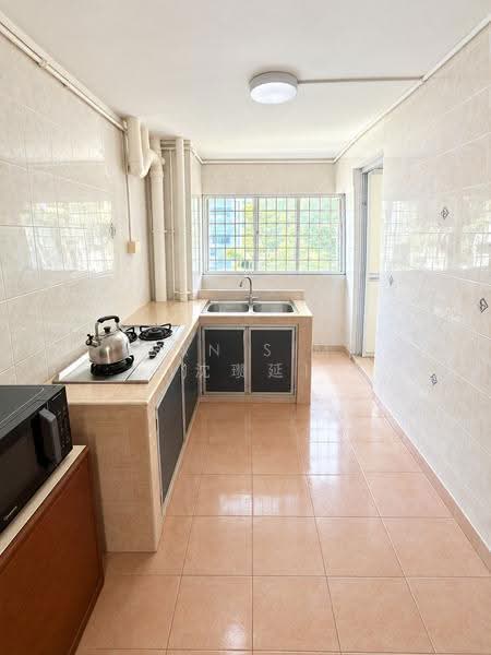 327 Serangoon Avenue 3, 327 Serangoon Avenue 3, Hougang / Punggol / Sengkang, 3 Bedrooms, 904 sqft, HDB Flat For Sale, by Zan Sim (沈瓒延), 500276391 - Kitchen - PropertyGuru.com.sg