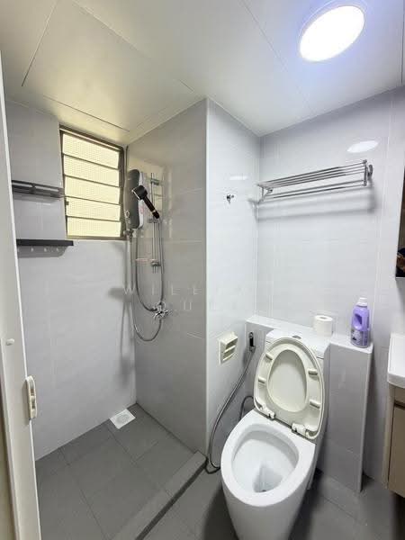 678A Jurong West Street 64, 678A Jurong West Street 64, Boon Lay / Jurong / Tuas, Room Rental, 120 sqft, HDB Flat For Rent, by William Quek, 500276392 - Bathroom - PropertyGuru.com.sg