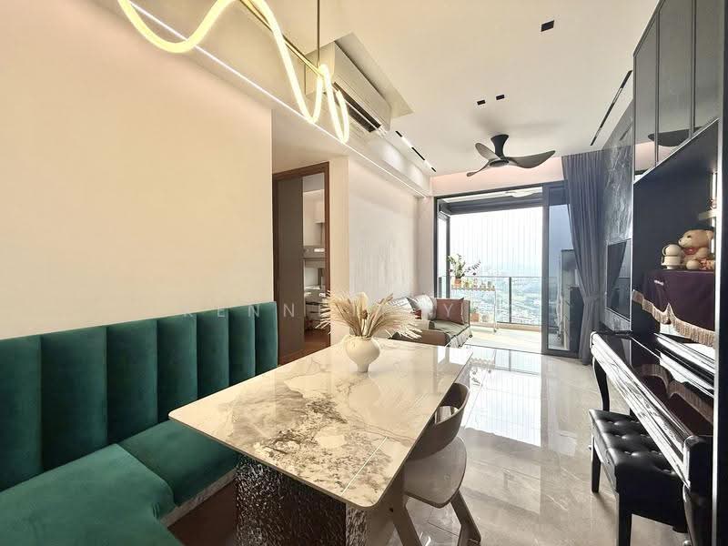 Stirling Residences, 23 Stirling Road, Alexandra / Commonwealth, 2 Bedrooms, 764 sqft, Condominium For Sale, by Kenneth Yeo, 500276408 - Living Room - PropertyGuru.com.sg