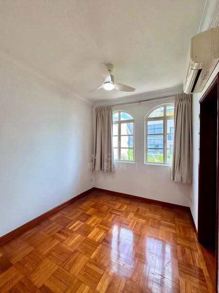 Villa Martia, 11 Martia Road, East Coast / Marine Parade, 3 Bedrooms, 1,249 sqft, Condominium For Sale, by Terence Tee (郑志翔), 500276411 - Common Bedroom with Jack & Jill Bathroom - PropertyGuru.com.sg