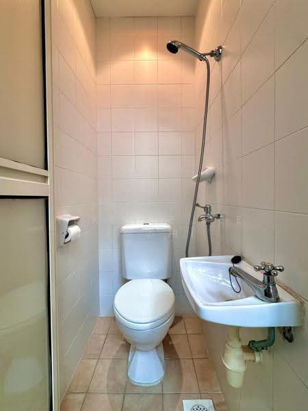 Villa Martia, 11 Martia Road, East Coast / Marine Parade, 3 Bedrooms, 1,249 sqft, Condominium For Sale, by Terence Tee (郑志翔), 500276411 - Yard Bathroom - PropertyGuru.com.sg