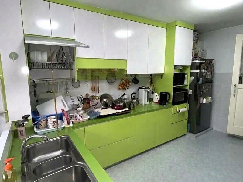 230 Bukit Batok East Avenue 3, 230 Bukit Batok East Avenue 3, Dairy Farm / Bukit Panjang / Choa Chu Kang, 2 Bedrooms, 721 sqft, HDB Flat For Sale, by Kelvin Neo, 500276415 - Kitchen - PropertyGuru.com.sg