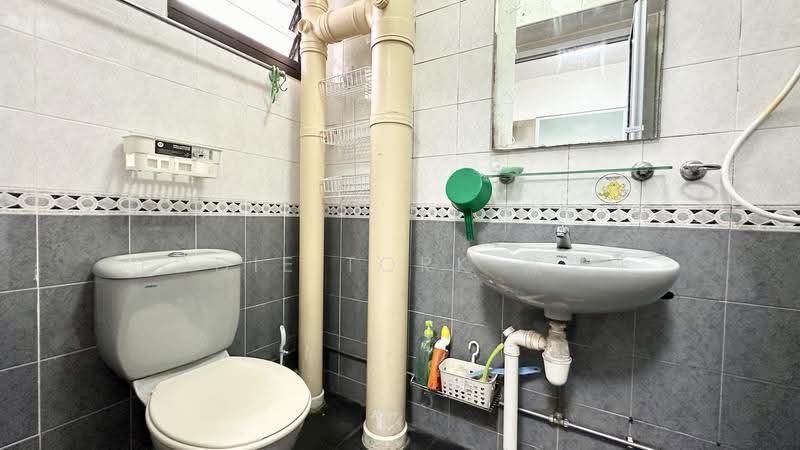 692B Choa Chu Kang Crescent, 692B Choa Chu Kang Crescent, Dairy Farm / Bukit Panjang / Choa Chu Kang, 3 Bedrooms, 1,184 sqft, HDB Flat For Rent, by Eddie Tork 戴先生, 500276419 - Bathroom - PropertyGuru.com.sg