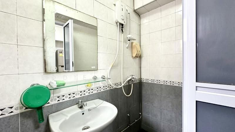 692B Choa Chu Kang Crescent, 692B Choa Chu Kang Crescent, Dairy Farm / Bukit Panjang / Choa Chu Kang, 3 Bedrooms, 1,184 sqft, HDB Flat For Rent, by Eddie Tork 戴先生, 500276419 - Bathroom - PropertyGuru.com.sg