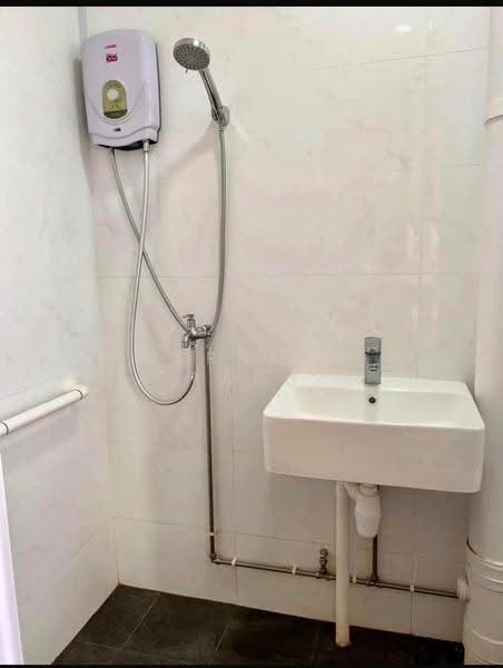 870 Tampines Street 83, 870 Tampines Street 83, Pasir Ris / Tampines, 3 Bedrooms, 1,119 sqft, HDB Flat For Sale, by Bernard Tang, 500276421 - Bathroom - PropertyGuru.com.sg