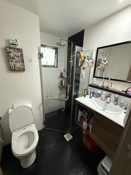 Regentville, 2 Hougang Street 92, Hougang / Punggol / Sengkang, 3 Bedrooms, 1,076 sqft, Condominium For Sale, by Jon M, 500276422 - Bathroom - PropertyGuru.com.sg