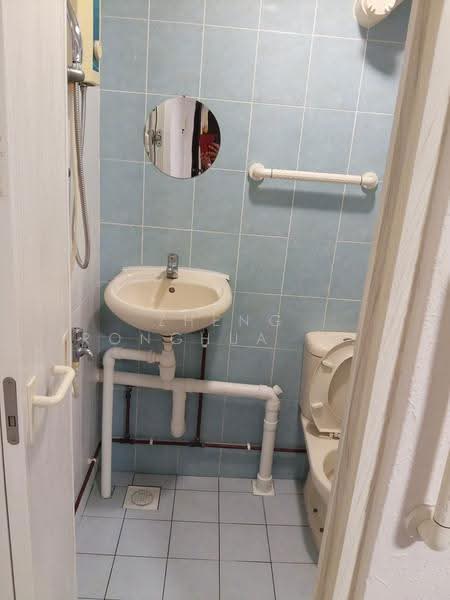 506 West Coast Drive, 506 West Coast Drive, Buona Vista / West Coast / Clementi New Town, Room Rental, 150 sqft, HDB Flat For Rent, by Zheng Ronghua 郑荣华, 500276424 - Bathroom - PropertyGuru.com.sg