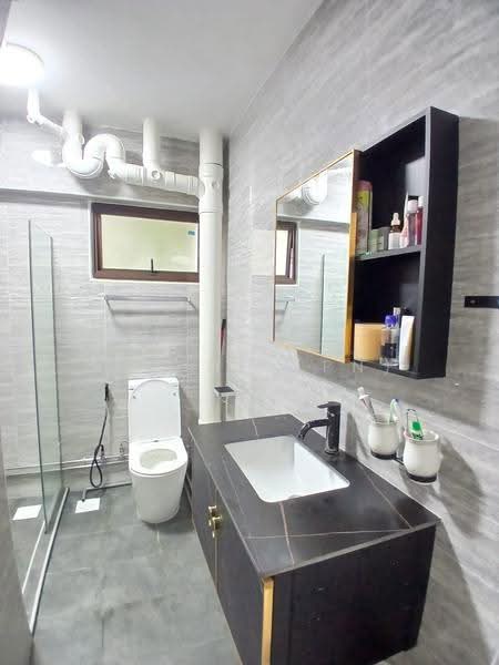 538 Hougang Street 52, 538 Hougang Street 52, Hougang / Punggol / Sengkang, 4 Bedrooms, 1,615 sqft, HDB Flat For Sale, by Arvind (PN), 500276428 - Bathroom - PropertyGuru.com.sg