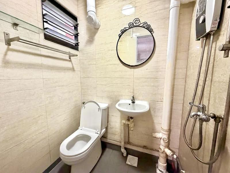 116 Bedok North Road, 116 Bedok North Road, Bedok / Upper East Coast, 2 Bedrooms, 786 sqft, HDB Flat For Sale, by Hidayat Shariff, 500276451 - Bathroom - PropertyGuru.com.sg