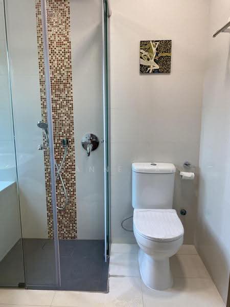 Cosmo, 18 Guillemard Crescent, Eunos / Geylang / Paya Lebar, 2 Bedrooms, 667 sqft, Condominium For Sale, by Joanne Law, 500276470 - Bathroom - PropertyGuru.com.sg