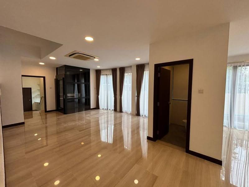 Sembawang Springs Estate, Jalan Salang, Sembawang / Yishun, 4 Bedrooms, 3,028 sqft, Semi-Detached House For Rent, by Aki ., 500276471 - Living Room - PropertyGuru.com.sg