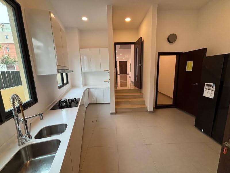 Sembawang Springs Estate, Jalan Salang, Sembawang / Yishun, 4 Bedrooms, 3,028 sqft, Semi-Detached House For Rent, by Aki ., 500276471 - Kitchen - PropertyGuru.com.sg