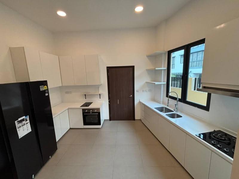 Sembawang Springs Estate, Jalan Salang, Sembawang / Yishun, 4 Bedrooms, 3,028 sqft, Semi-Detached House For Rent, by Aki ., 500276471 - Kitchen - PropertyGuru.com.sg