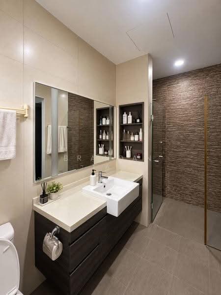 New Listing! Rare Huge Freehold Semi-D in District 15, East Coast / Marine Parade, 4 Bedrooms, 3,000 sqft, Semi-Detached House For Sale, by Brandan Tan, 500276472 - Bathroom - PropertyGuru.com.sg