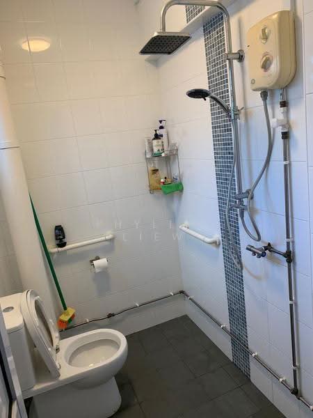 640 Yishun Street 61, 640 Yishun Street 61, Sembawang / Yishun, Room Rental, 110 sqft, HDB Flat For Rent, by Phyllis Liew, 500276482 - Bathroom - PropertyGuru.com.sg