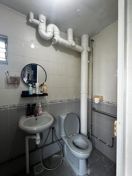 222 Ang Mo Kio Avenue 1, 222 Ang Mo Kio Avenue 1, Ang Mo Kio / Bishan / Thomson, 3 Bedrooms, 1,097 sqft, HDB Flat For Rent, by Eric Lim, 500276487 - Bathroom - PropertyGuru.com.sg
