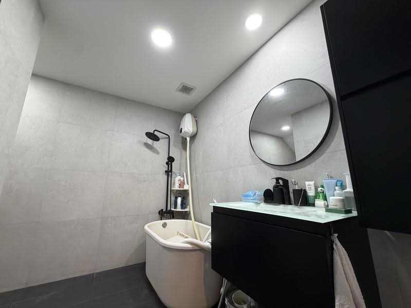 Nanyang Park, Jalan Limbok, Hougang / Punggol / Sengkang, 3 Bedrooms, 1,500 sqft, Terraced House For Sale, by Faith Ang, 500276489 - Bathroom - PropertyGuru.com.sg