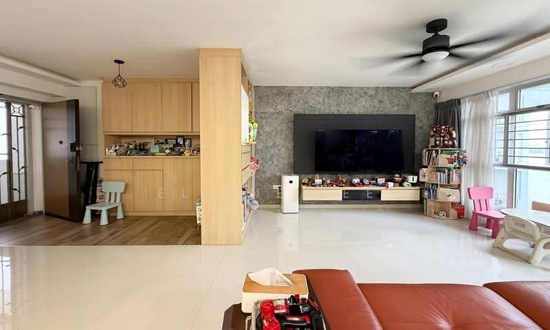 322B Sumang Walk, 322B Sumang Walk, Hougang / Punggol / Sengkang, 3 Bedrooms, 1,216 sqft, HDB Flat For Sale, by Elaine Lee, 500276490 - Living Room - PropertyGuru.com.sg