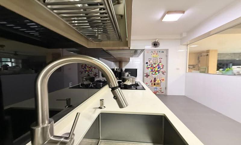 322B Sumang Walk, 322B Sumang Walk, Hougang / Punggol / Sengkang, 3 Bedrooms, 1,216 sqft, HDB Flat For Sale, by Elaine Lee, 500276490 - Kitchen - PropertyGuru.com.sg
