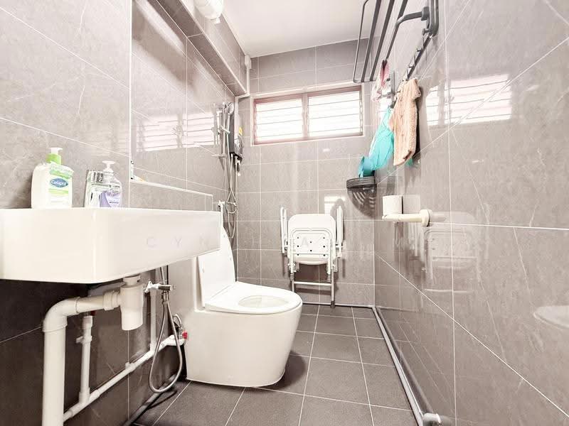 532 Serangoon North Avenue 4, 532 Serangoon North Avenue 4, Hougang / Punggol / Sengkang, 3 Bedrooms, 1,109 sqft, HDB Flat For Rent, by Cynthia Lim, 500276495 - Bathroom - PropertyGuru.com.sg