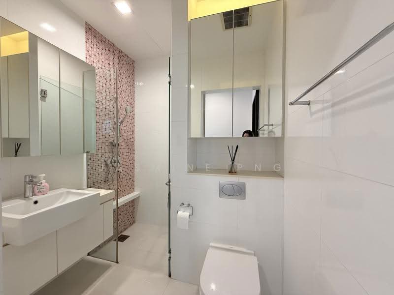 The Balmoral Spring, 3 Balmoral Crescent, Tanglin / Holland / Bukit Timah, 4 Bedrooms, 2,713 sqft, Condominium For Sale, by Jasmine Png, 500276507 - Common Bathroom - PropertyGuru.com.sg