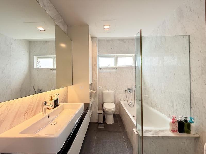 The Balmoral Spring, 3 Balmoral Crescent, Tanglin / Holland / Bukit Timah, 4 Bedrooms, 2,713 sqft, Condominium For Sale, by Jasmine Png, 500276507 - Master Bathroom - PropertyGuru.com.sg